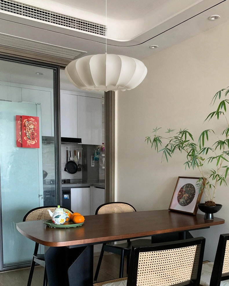 Suspension – Soucoupe Volante en Soie