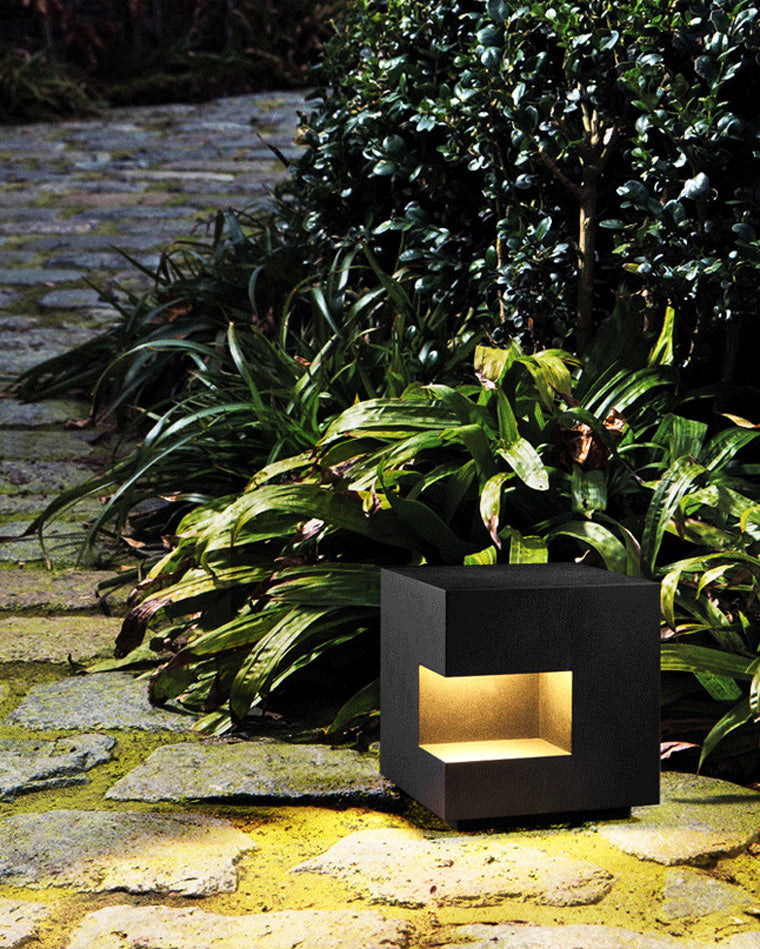 Black Obelisk Solar Lamp – Pillar Lighting for Garden and Patio