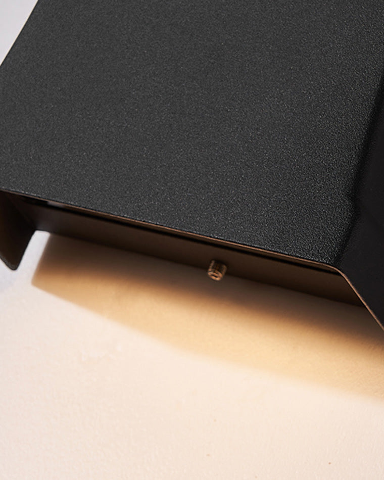 Linea Luxe Black Outdoor Wall Light – Elegant Architectural Lighting