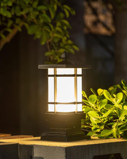 Lampe d'Extérieur Carrée - Élégance Solaire