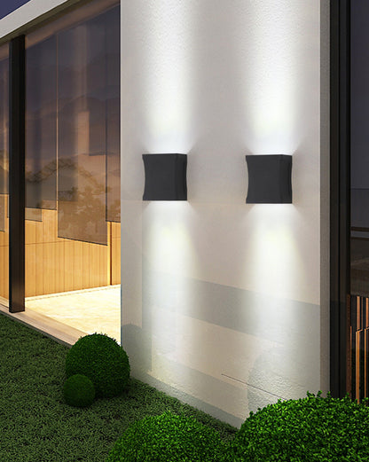 Linea Luxe Black Outdoor Wall Light – Elegant Architectural Lighting