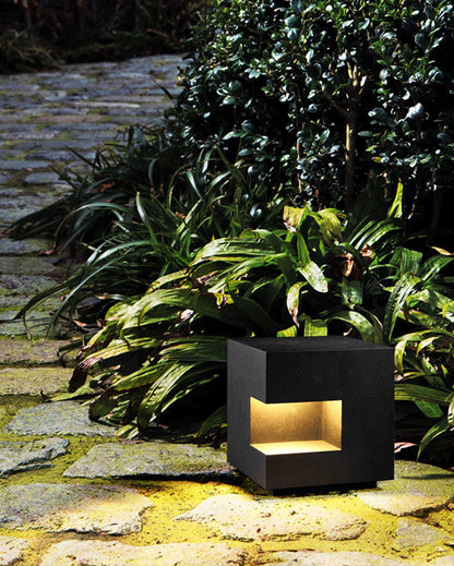 Black Obelisk Solar Lamp – Pillar Lighting for Garden and Patio