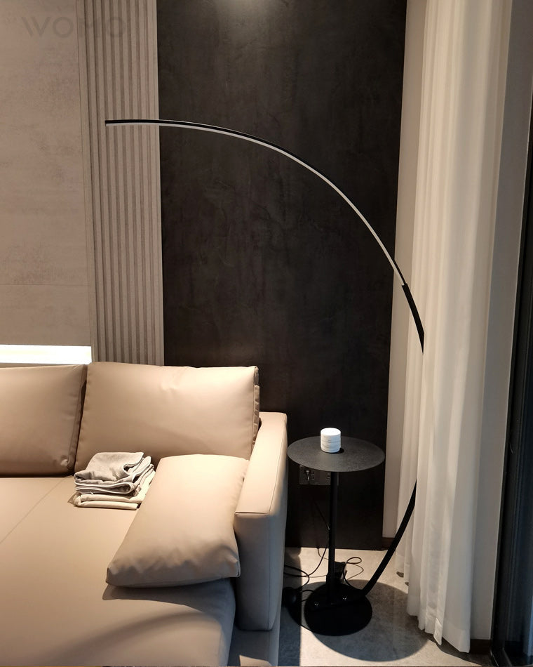 Lampadaire LED "Crescent Arc"