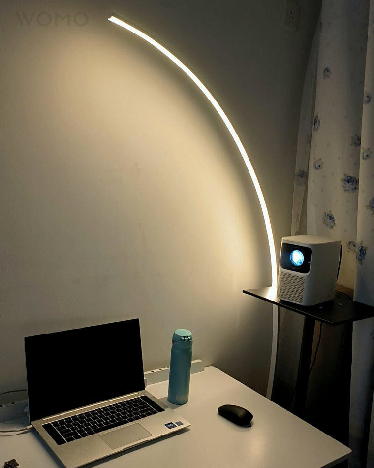 Lampadaire LED "Crescent Arc"