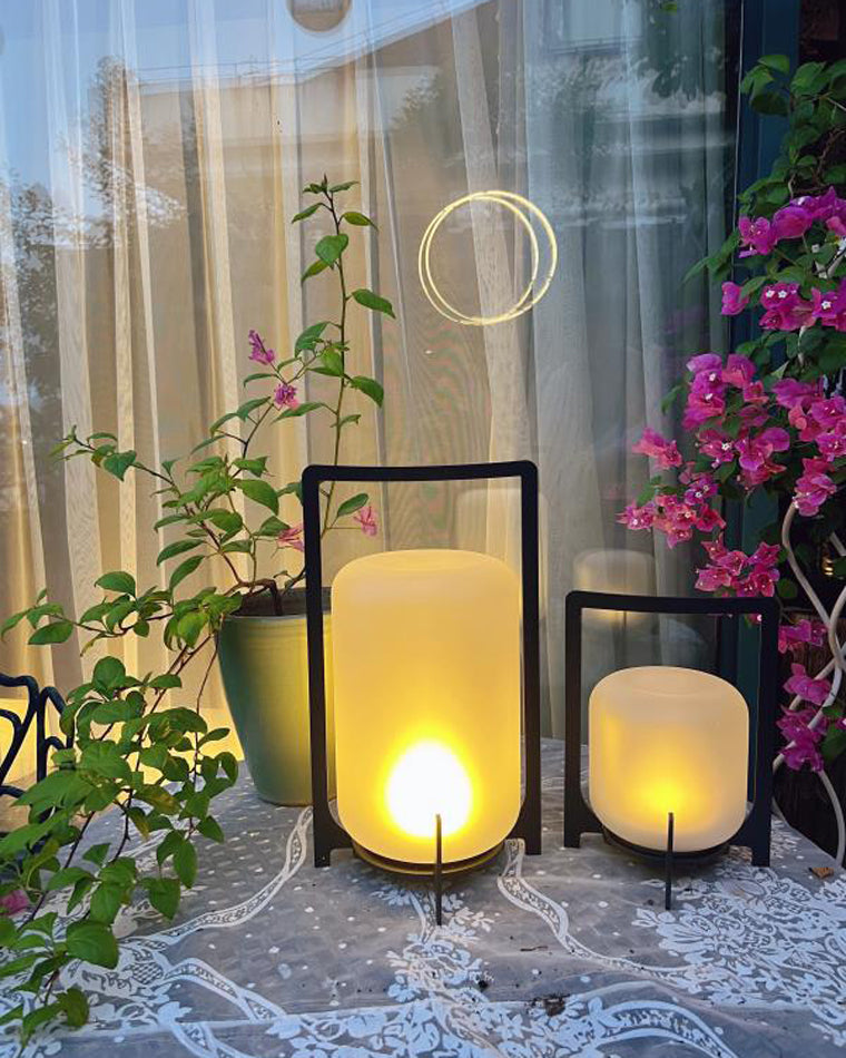 Lanterne Solaire d'Extérieur - Éclairage Élégant et Pratique