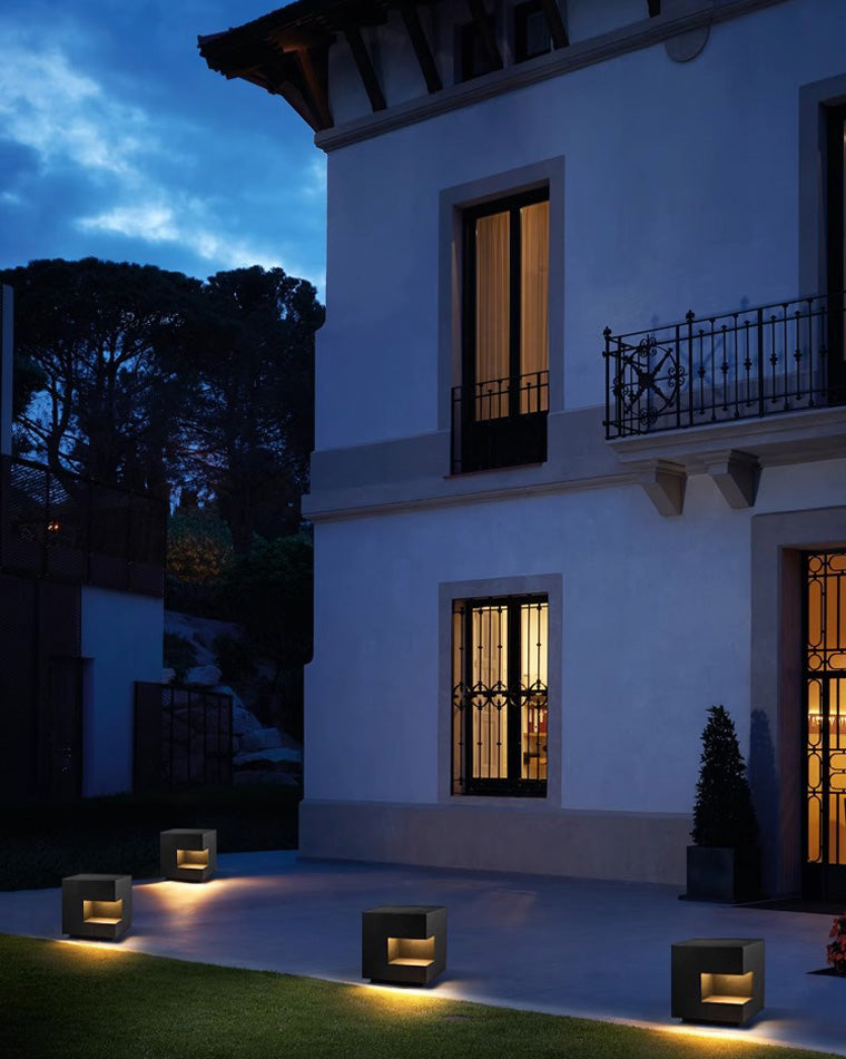 Black Obelisk Solar Lamp – Pillar Lighting for Garden and Patio