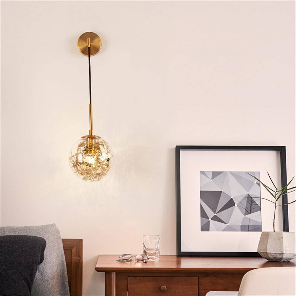 Applique Murale Design - Boule Dorée Élégante en Verre