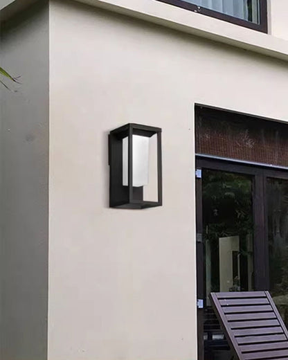 Applique Murale Extérieure Astra – Élégance Contemporaine et Lumière Accueillante