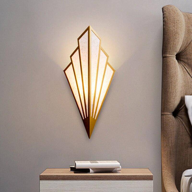 Applique Murale LED Triangulaire - Éclat Vintage Design Rétro