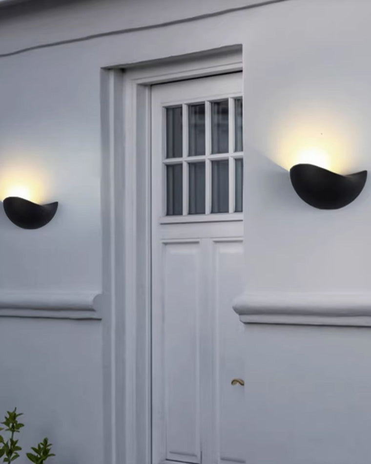 Applique Murale d'Extérieur Crescent - Éclairage Contemporain