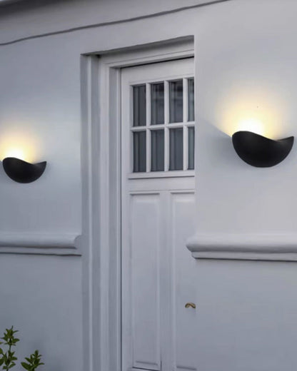 Applique Murale d'Extérieur Crescent - Éclairage Contemporain