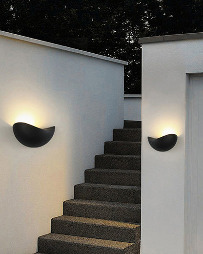 Applique Murale d'Extérieur Crescent - Éclairage Contemporain