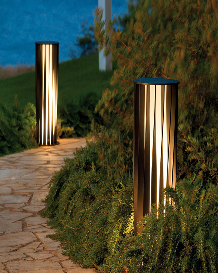 Borne Lumineuse Solaire Décorative Noire – Éclairage Écologique et Élégant