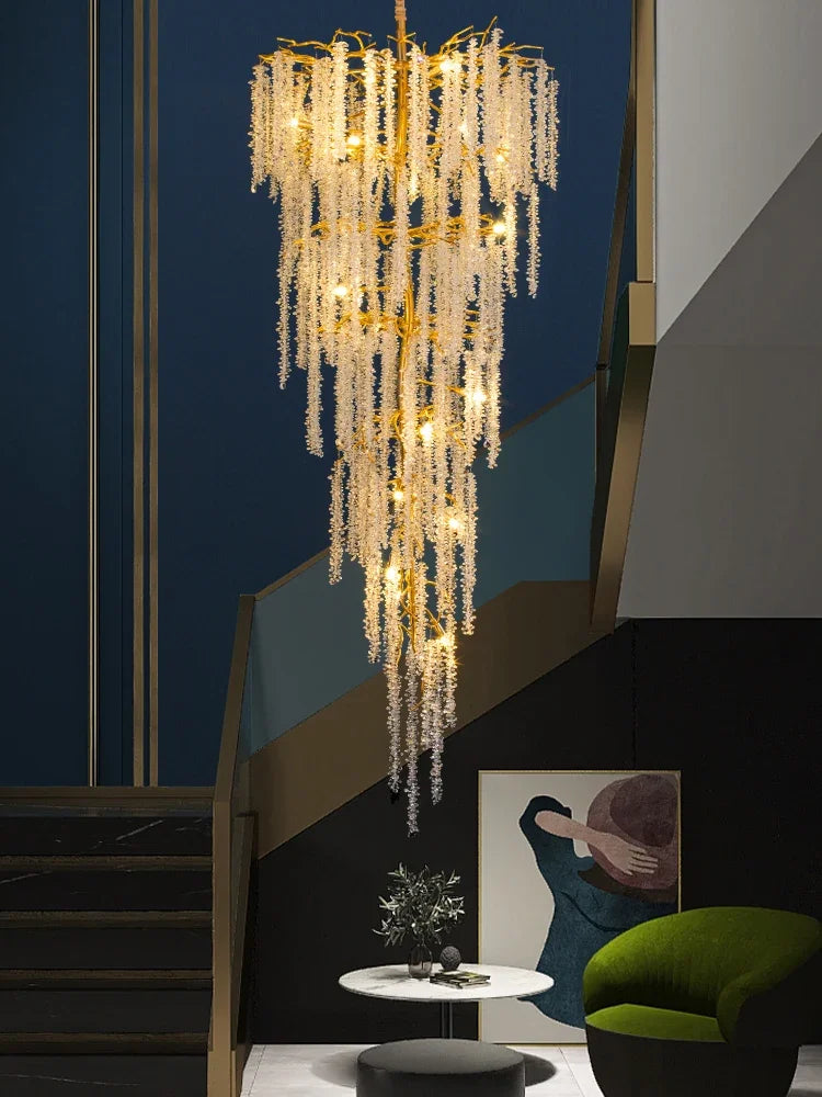 Grand Lustre Escalier Cristal Avec Suspensions En Forme Glycine