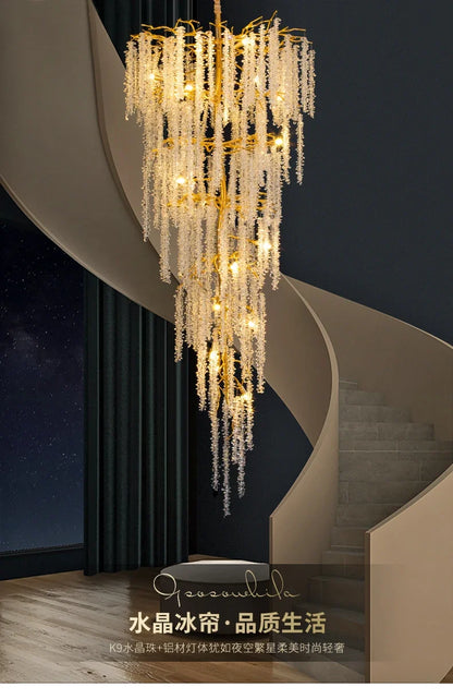 Grand Lustre Escalier Cristal Avec Suspensions En Forme Glycine