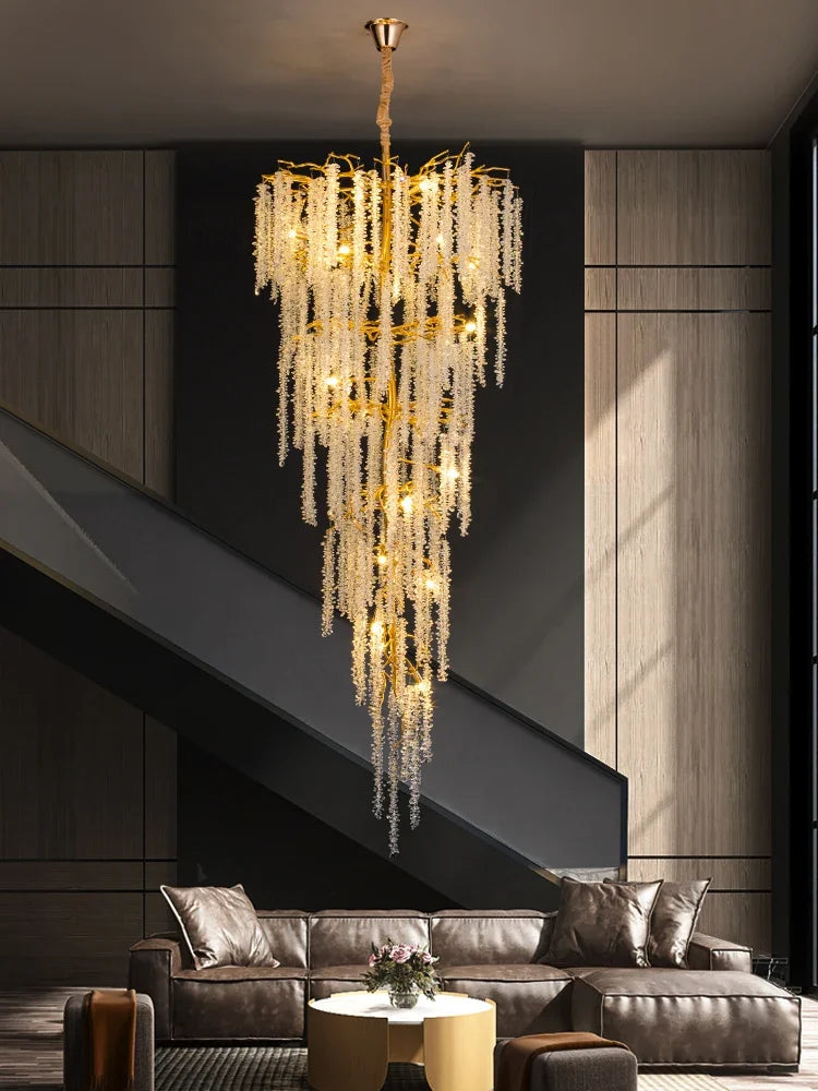 Grand Lustre en Escalier Avec Suspensions en Cristal