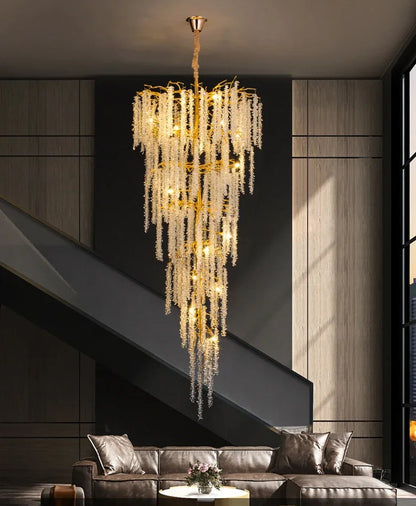 Grand Lustre en Escalier Avec Suspensions en Cristal