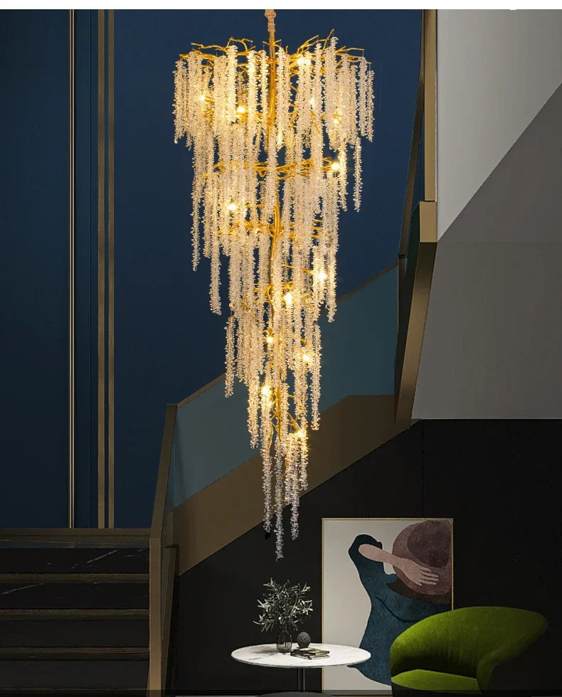 Grand Lustre en Escalier Avec Suspensions en Cristal