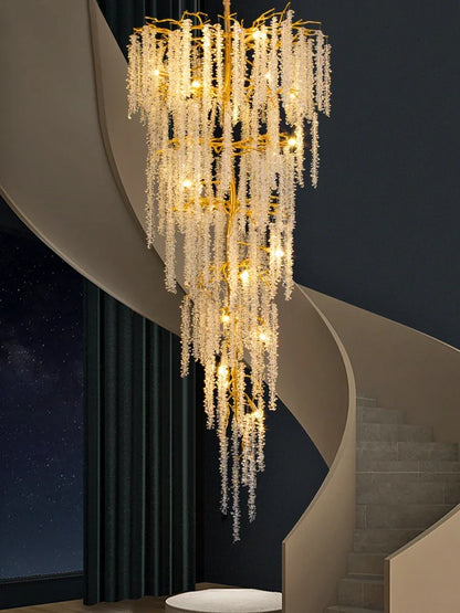 Grand Lustre en Escalier Avec Suspensions en Cristal