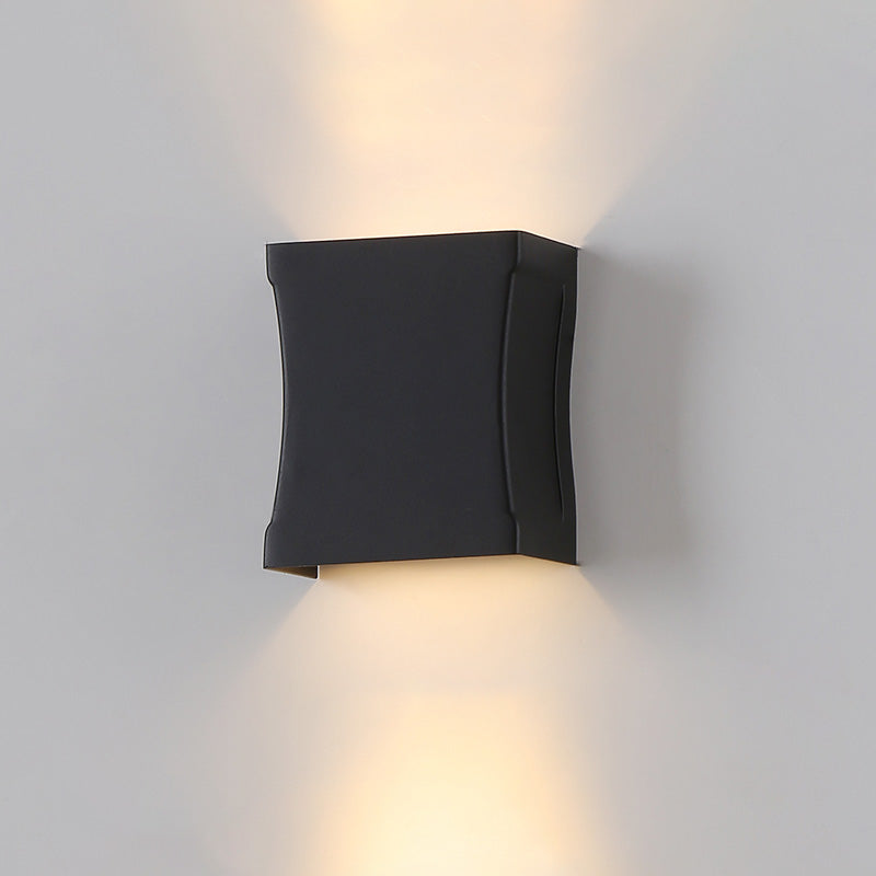 Linea Luxe Black Outdoor Wall Light – Elegant Architectural Lighting