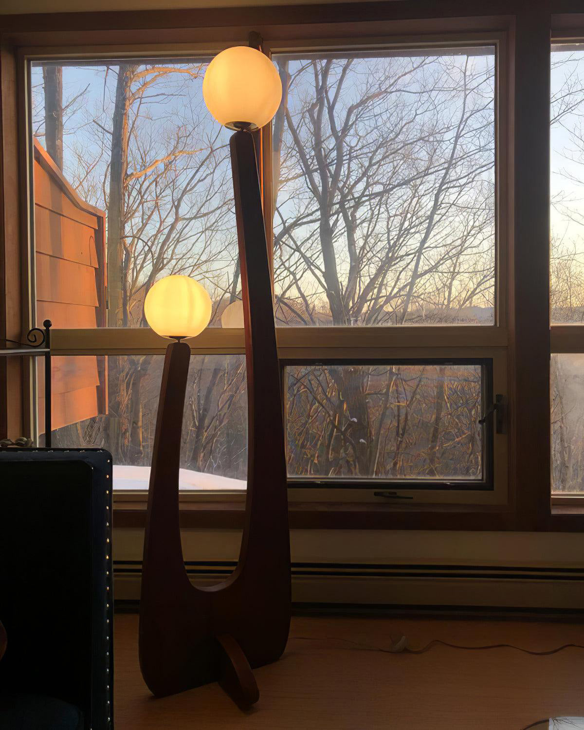 Lampadaire Sculptural en Noyer et Verre
