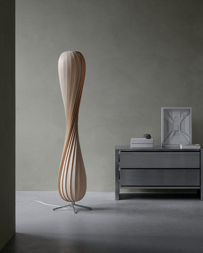 Lampadaire en Bois à Tour Torsadée -Élégance Sculptée