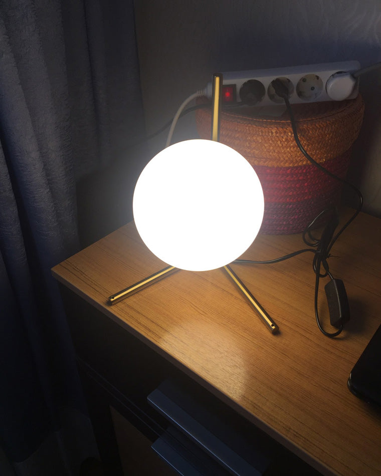 Lampe de Table Globe en Verre Laiteux