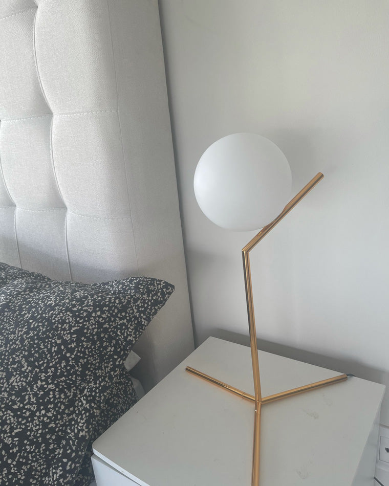 Lampe de Table Globe en Verre Laiteux