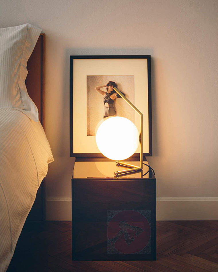 Lampe de Table Globe en Verre Laiteux