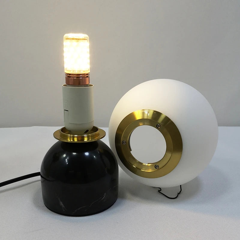 Lampe de Table NordicRound - Élégance en Verre et Marbre
