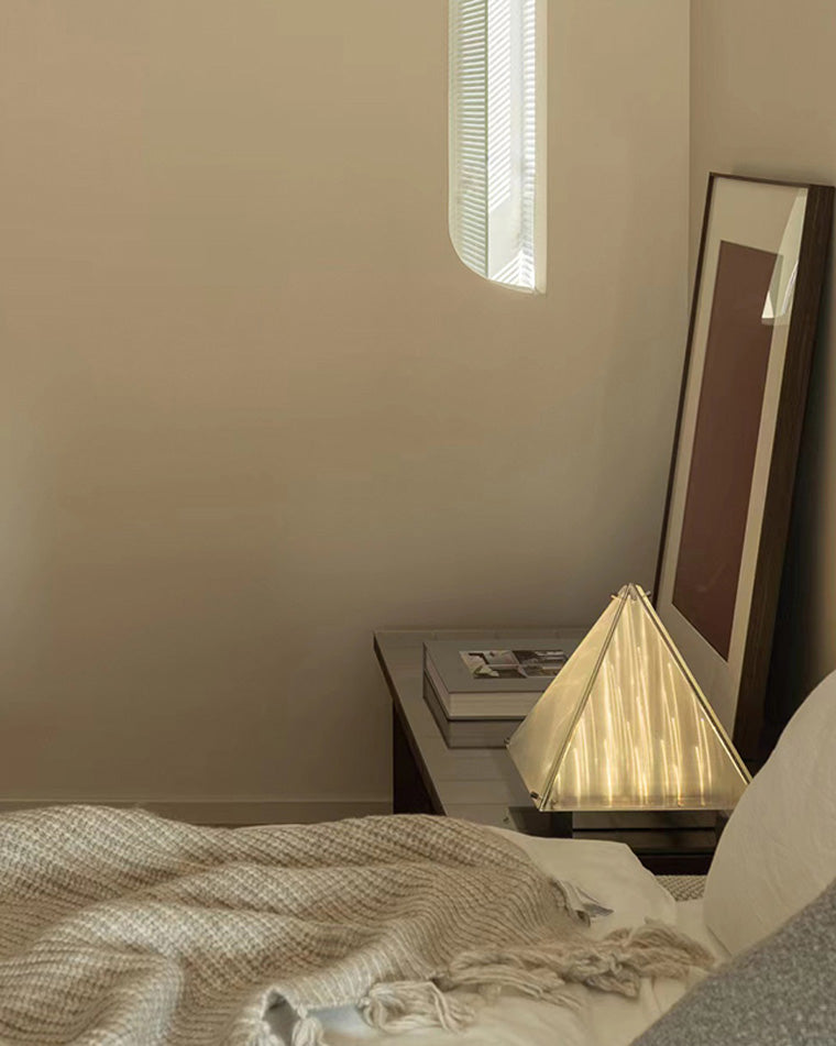 Lampe de Table Pyramidale