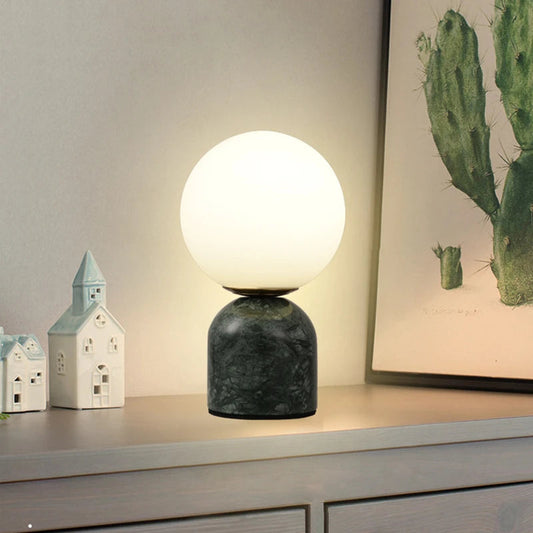 Lampe de Table NordicRound - Élégance en Verre et Marbre 4
