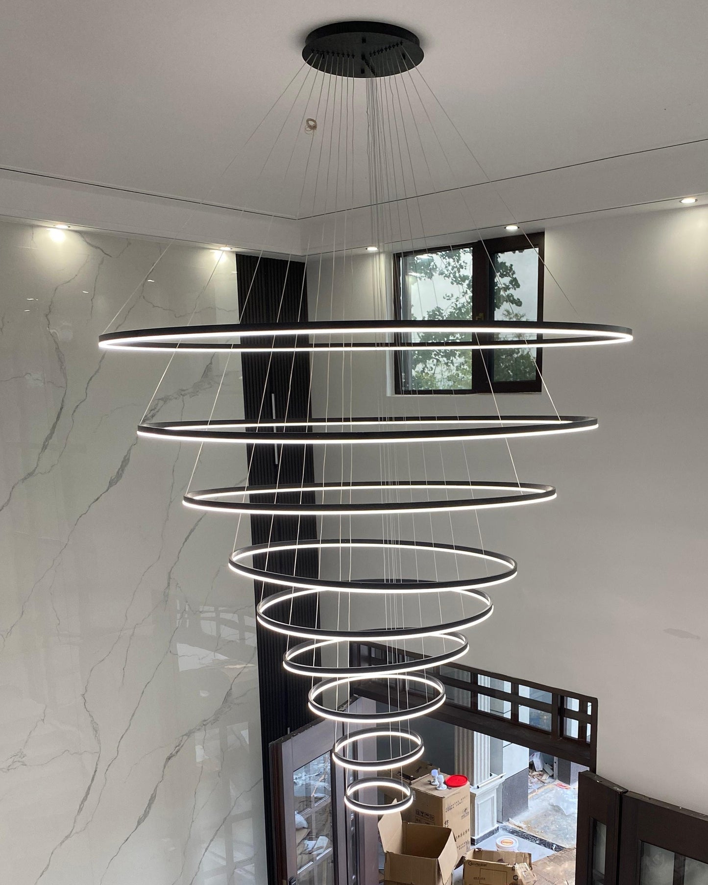 Lustre LED Annulaire - Élégance en Cascade