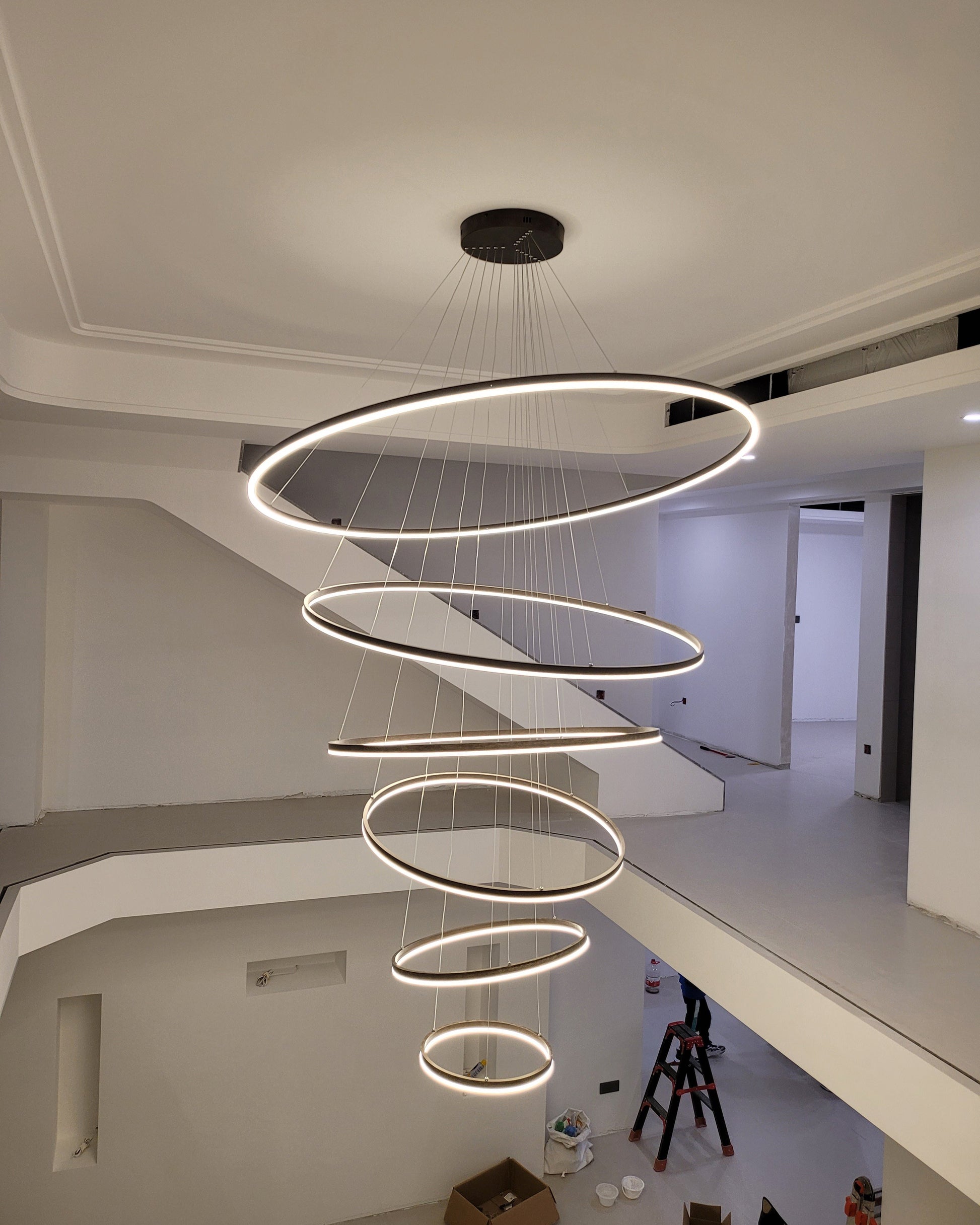 Lustre LED Annulaire - Élégance en Cascade