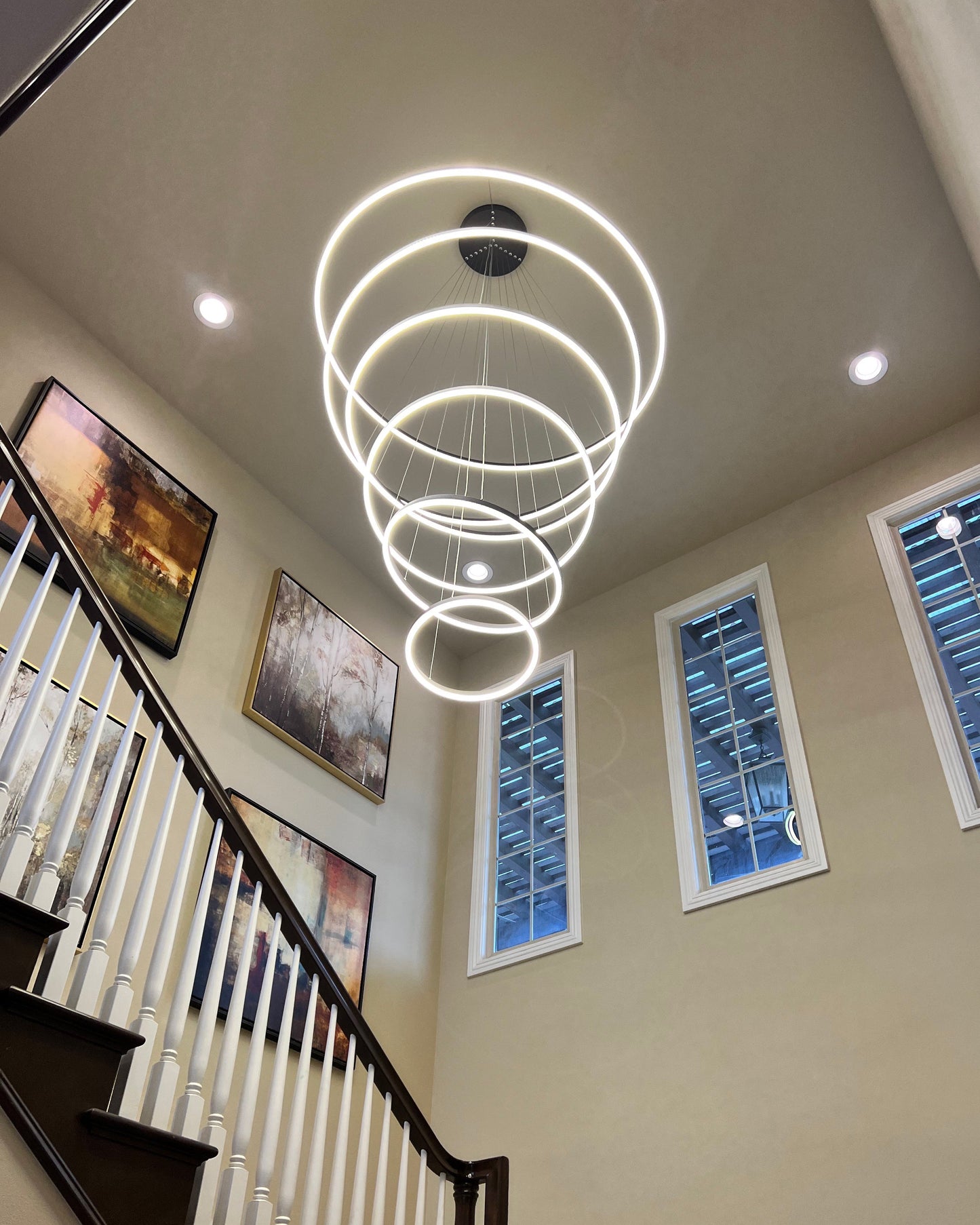 Lustre LED Annulaire - Élégance en Cascade