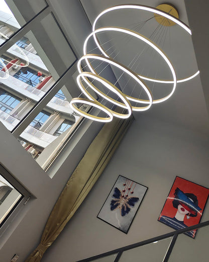 Lustre LED Annulaire - Élégance en Cascade