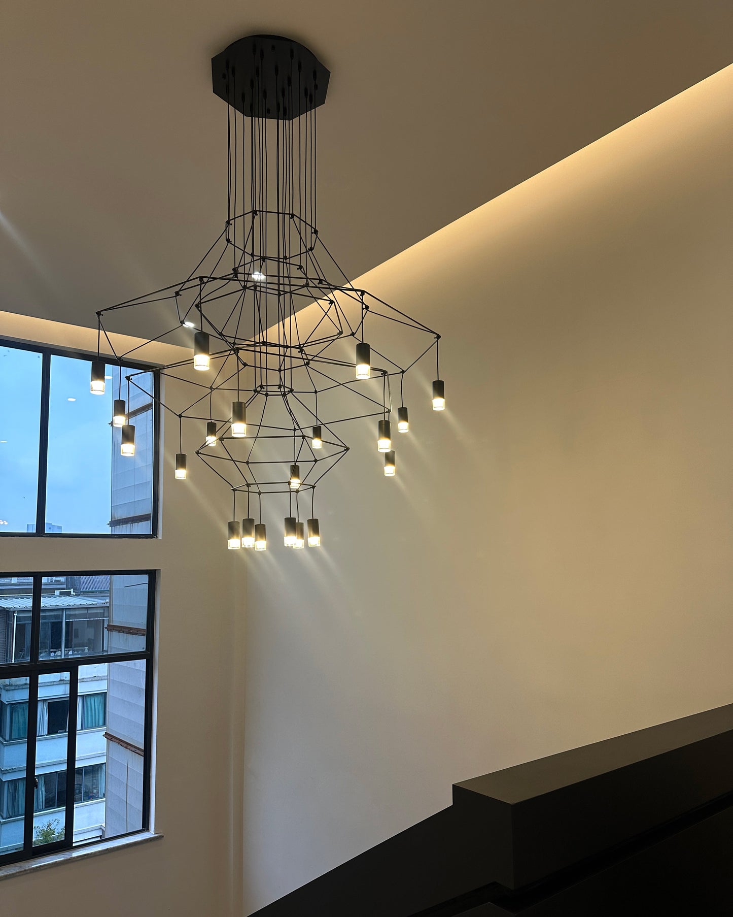 Lustre Sculptural en Fil Métallique