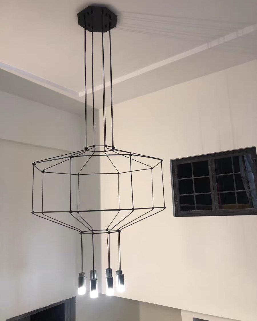 Lustre Sculptural en Fil Métallique