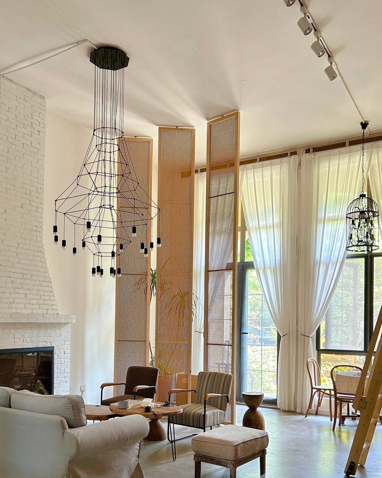 Lustre Sculptural en Fil Métallique