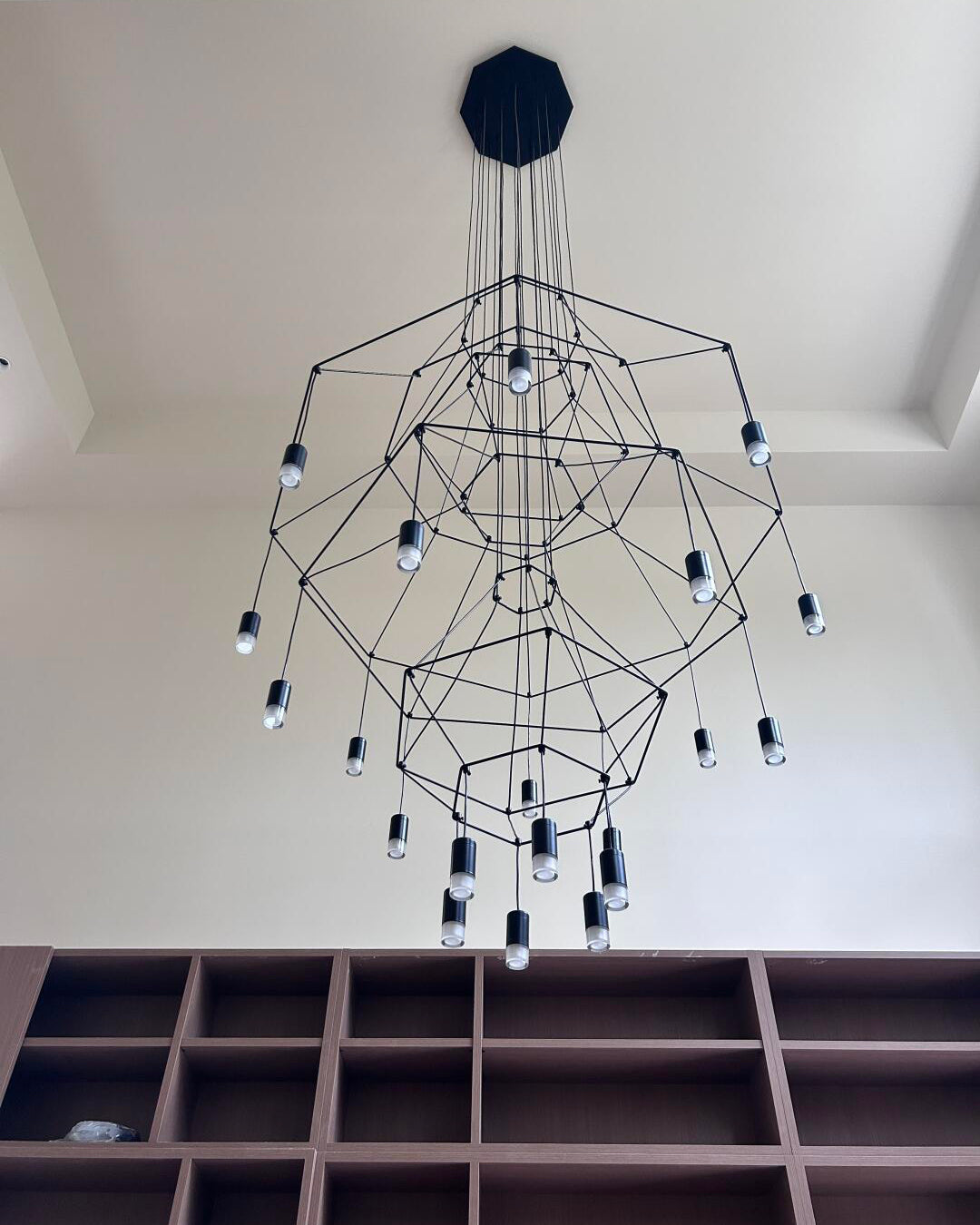 Lustre Sculptural en Fil Métallique