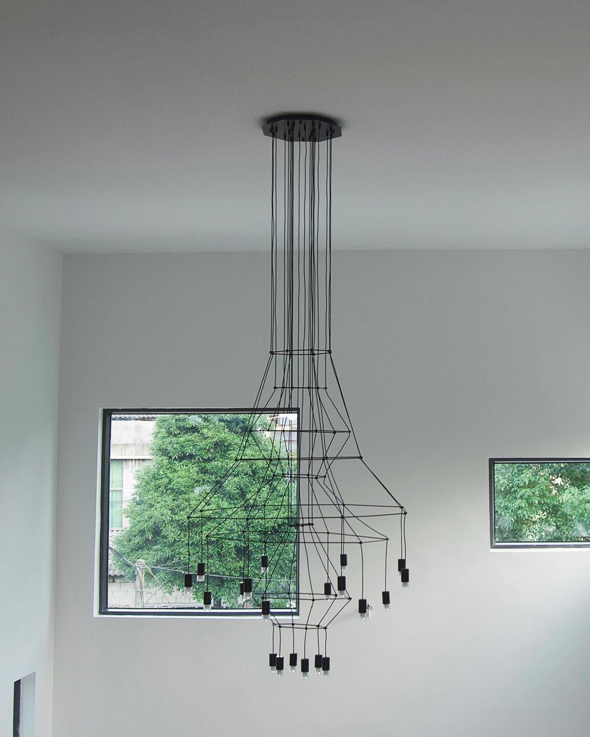 Lustre Sculptural en Fil Métallique
