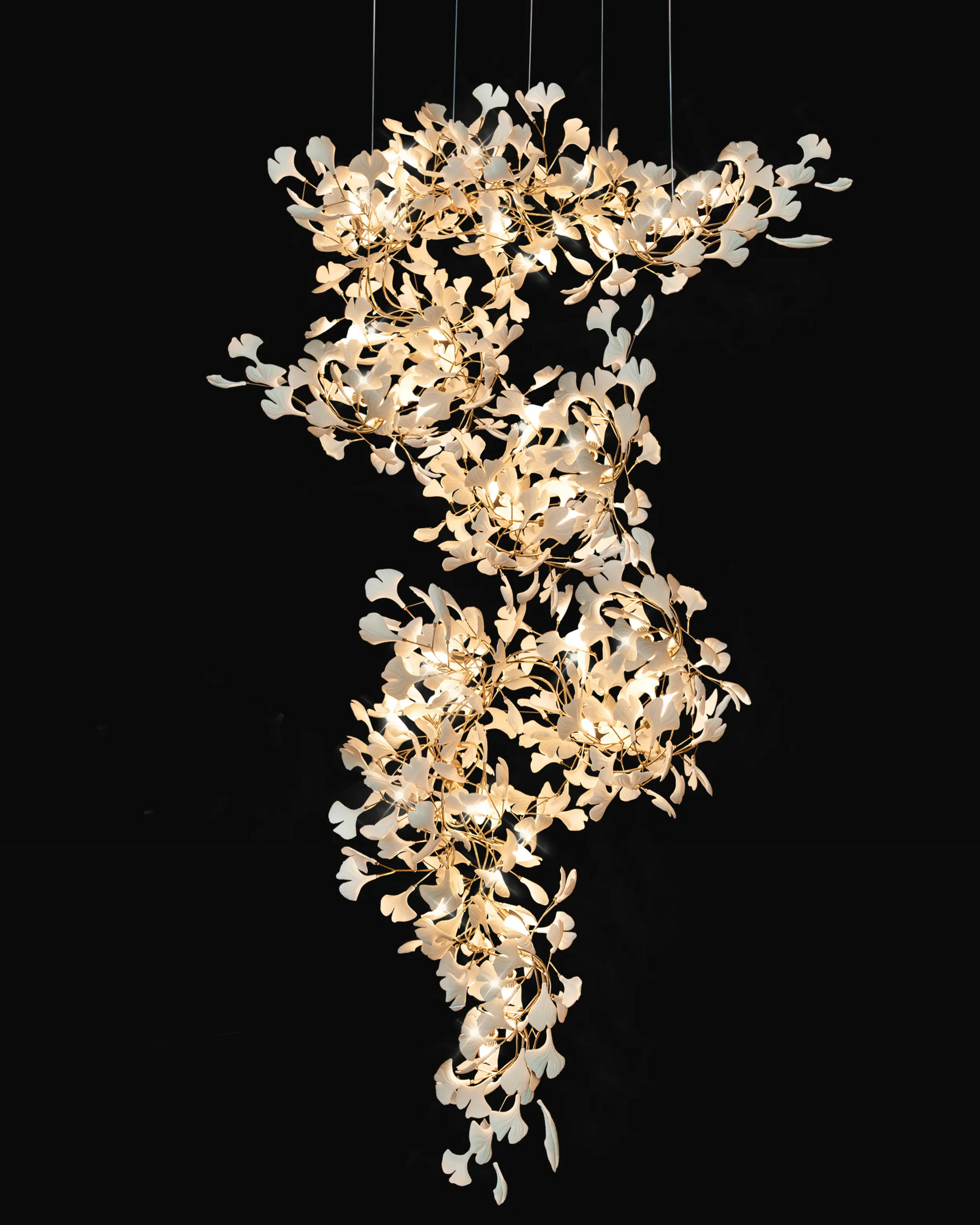Lustre Cascade Porcelaine “Brise Ginkgo”