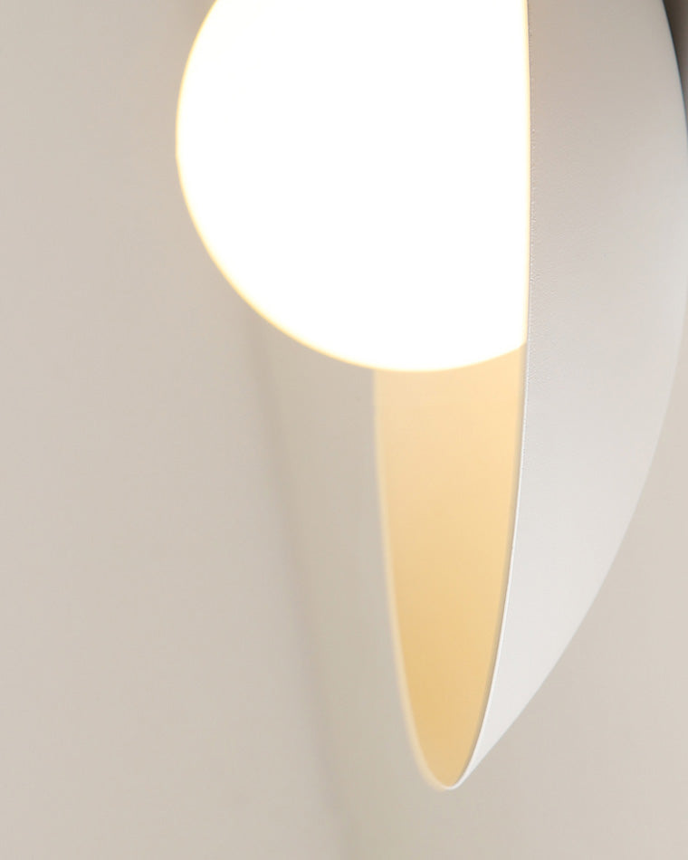 Plafonnier Asymétrique Globe Verre Dépoli