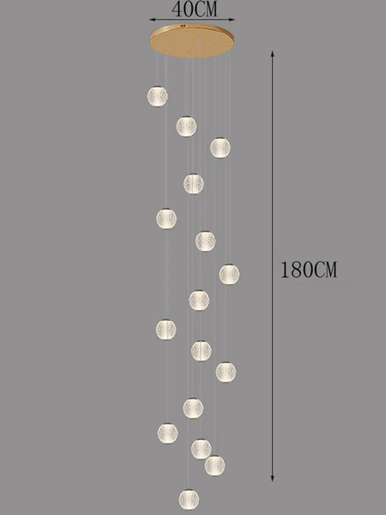 Suspensions design pour escalier de globes en verre