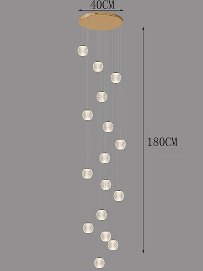 Suspensions design pour escalier de globes en verre