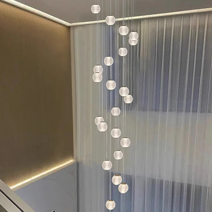 Suspensions design pour escalier de globes en verre