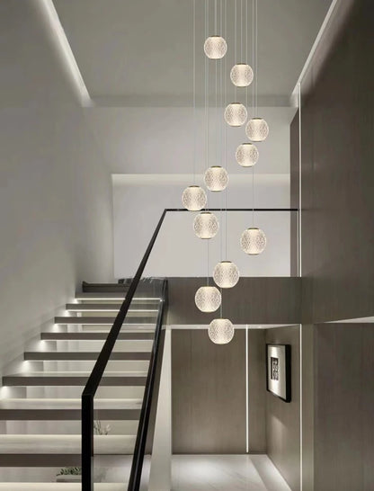 Suspensions design pour escalier de globes en verre