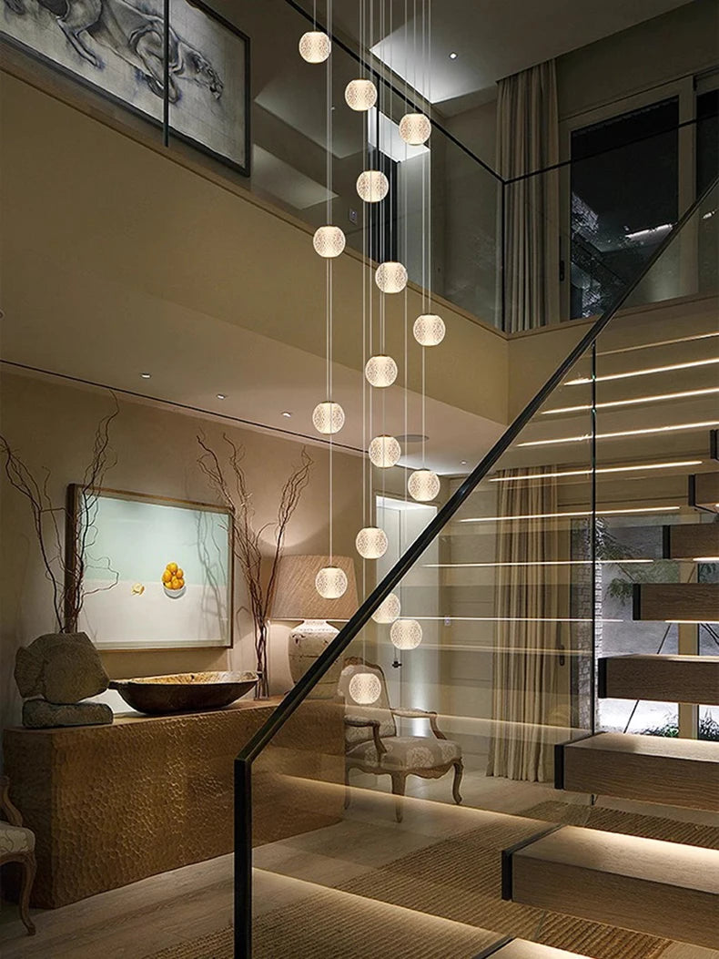 Suspensions design pour escalier de globes en verre