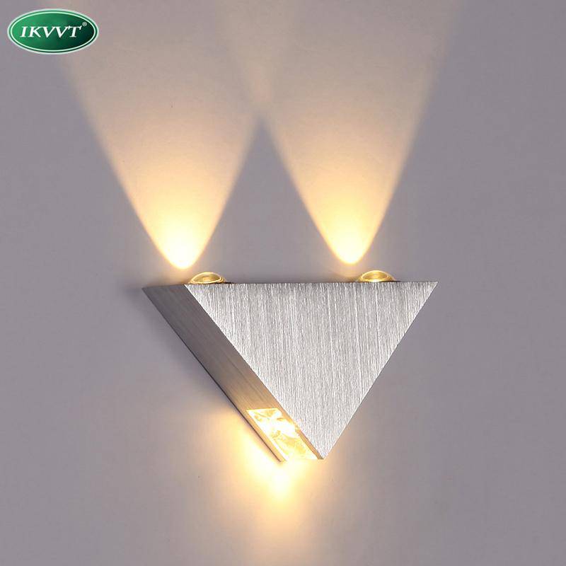 Applique Murale LED Triangulaire - Aluminium Chromé Design Moderne 2